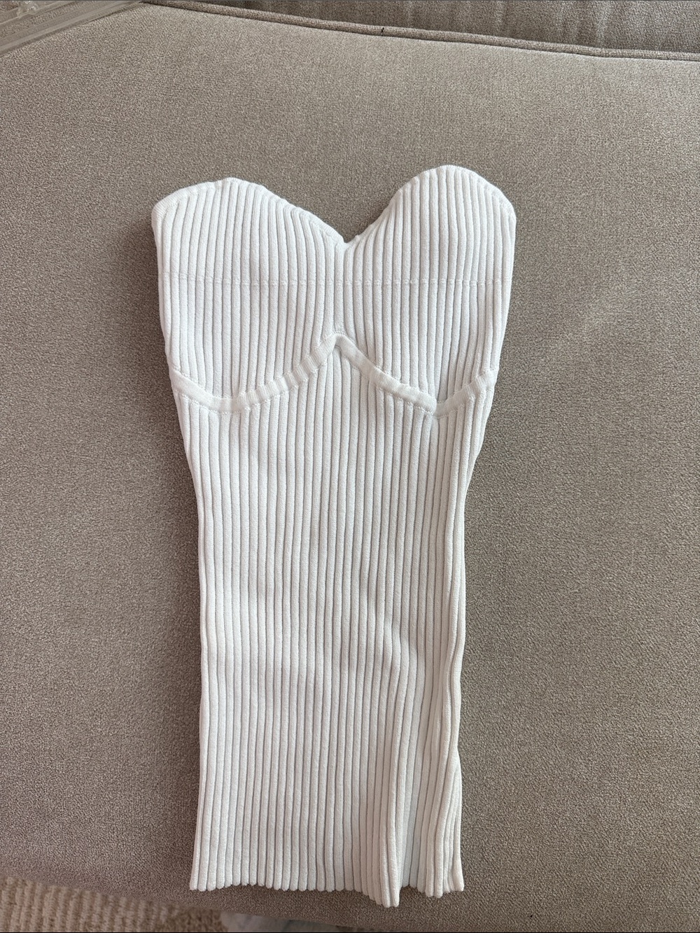DISSH White Ribbed Strapless Sweetheart Top